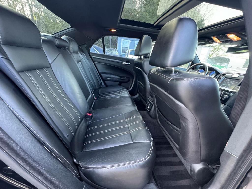 2014 Chrysler 300 Image 12