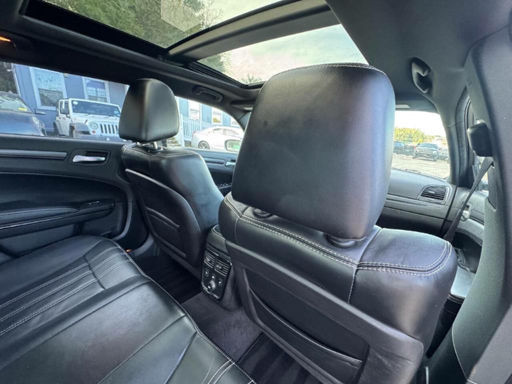 2014 Chrysler 300 Image 14