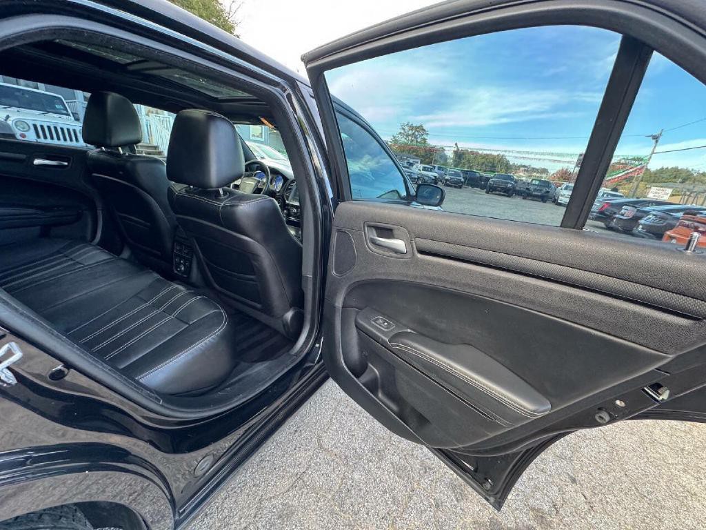 2014 Chrysler 300 Image 15