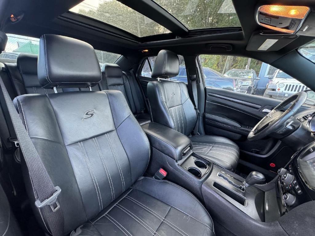 2014 Chrysler 300 Image 18