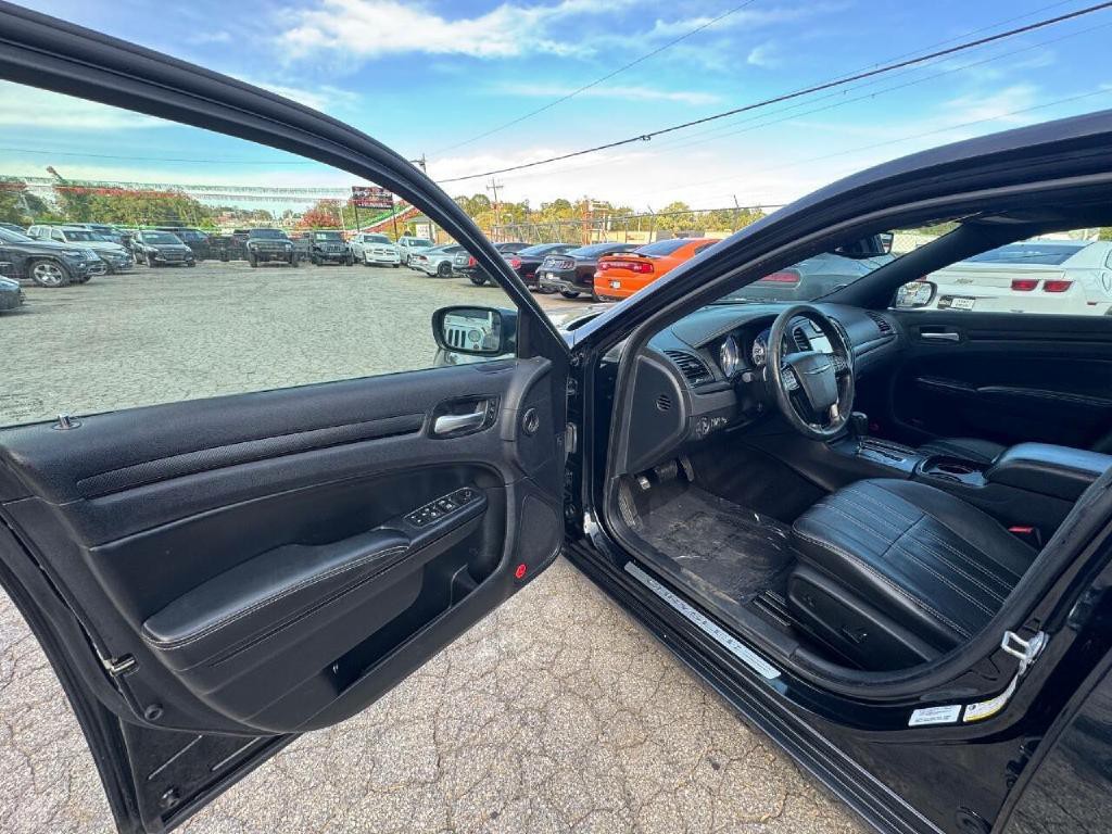 2014 Chrysler 300 Image 23