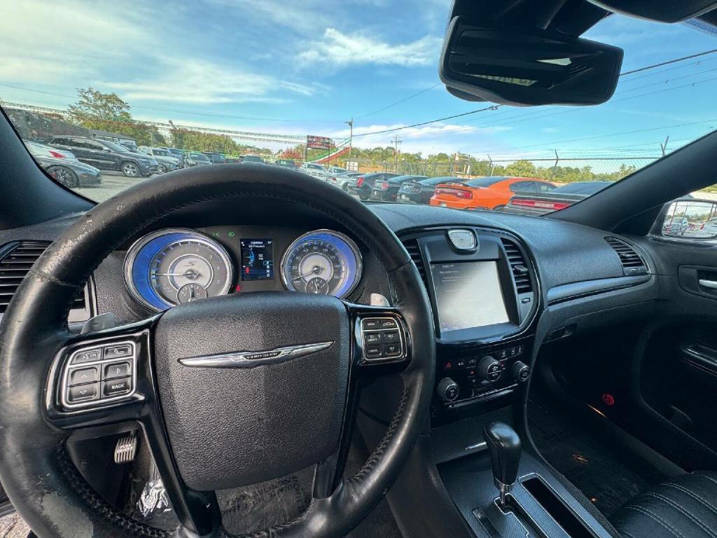 2014 Chrysler 300 Image 24