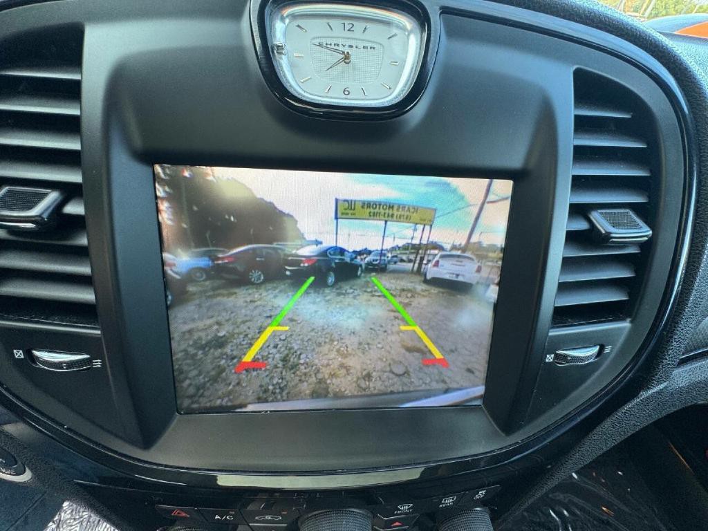 2014 Chrysler 300 Image 27