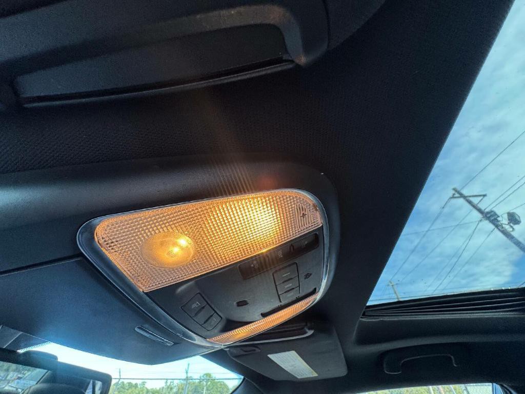 2014 Chrysler 300 Image 30