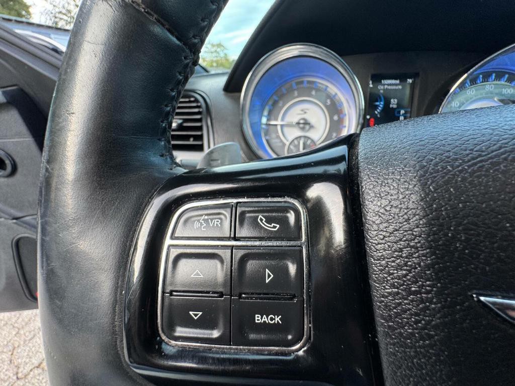 2014 Chrysler 300 Image 32