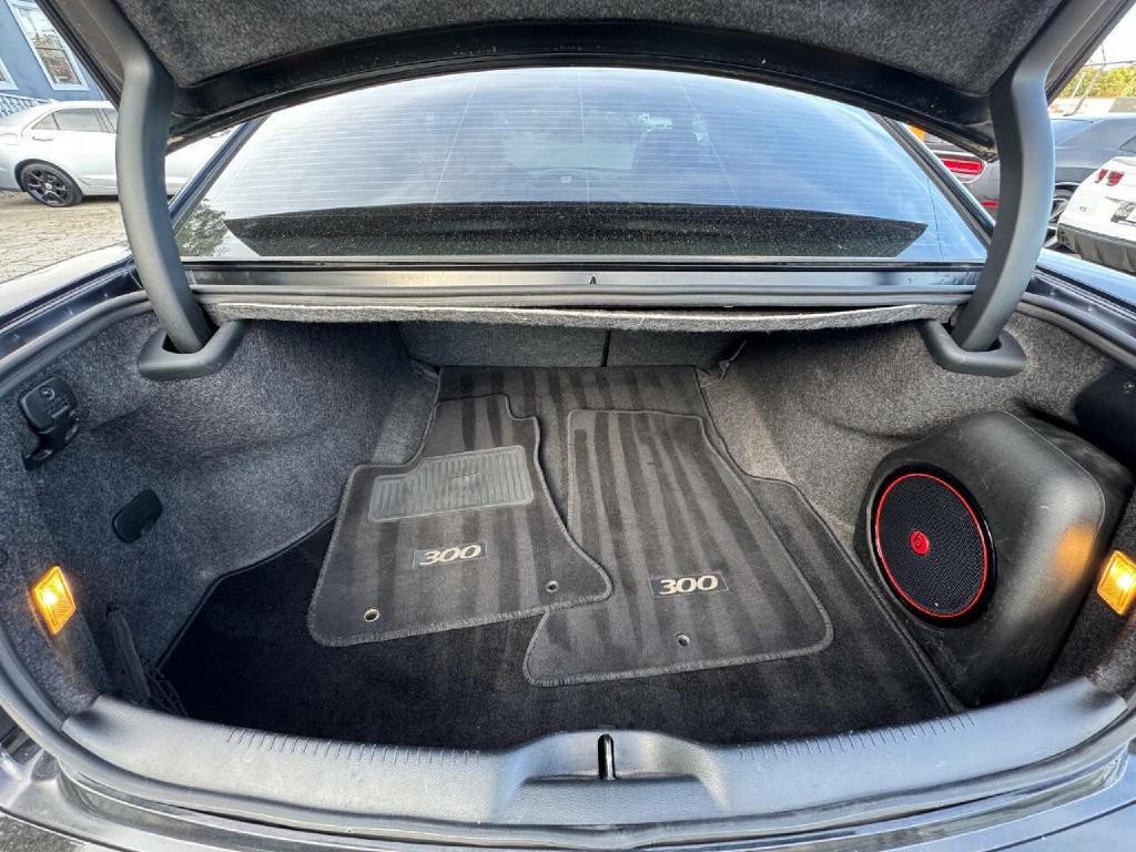 2014 Chrysler 300 Image 35