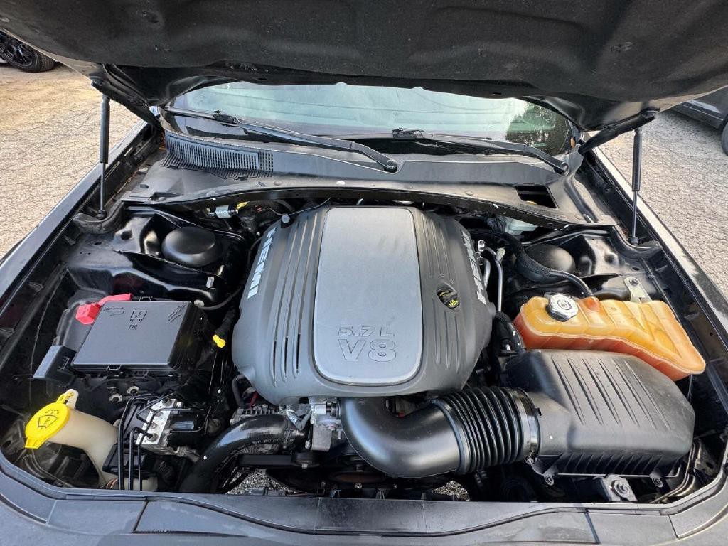 2014 Chrysler 300 Image 37