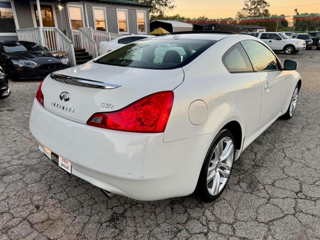 2010 INFINITI G37 Image 3