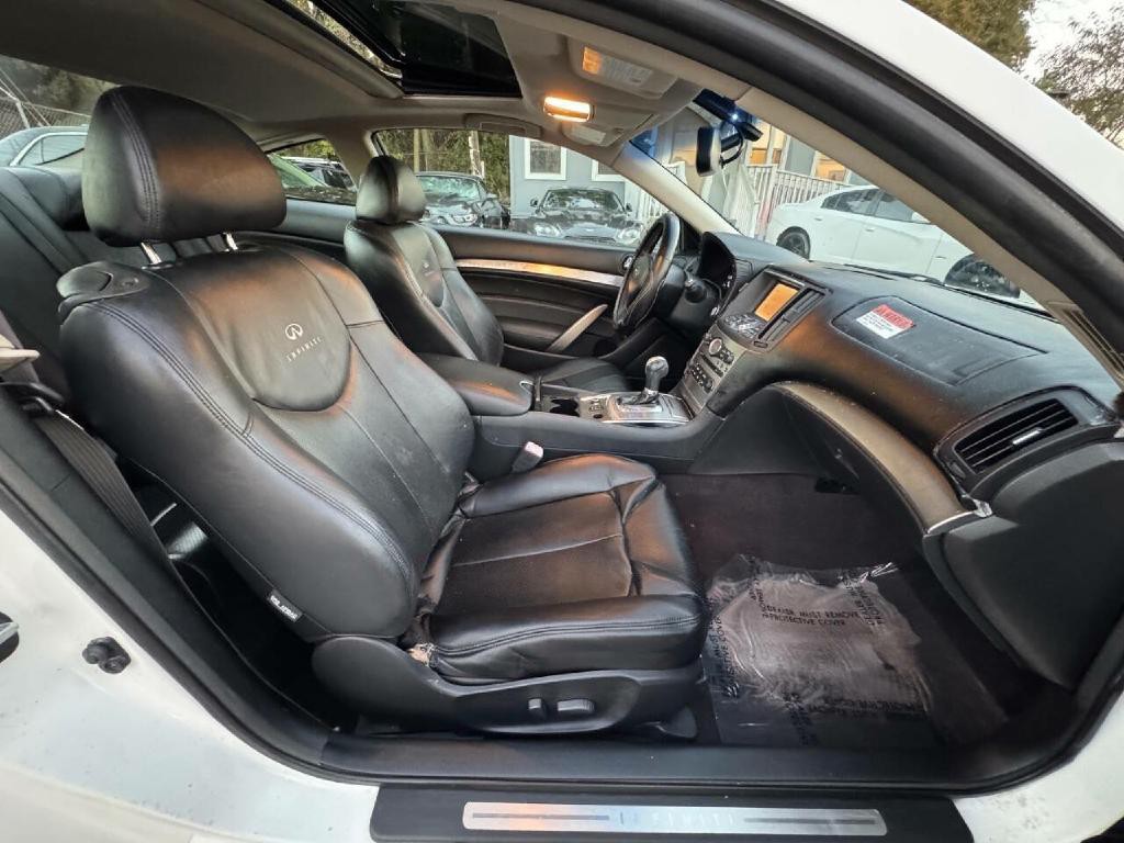 2010 INFINITI G37 Image 13
