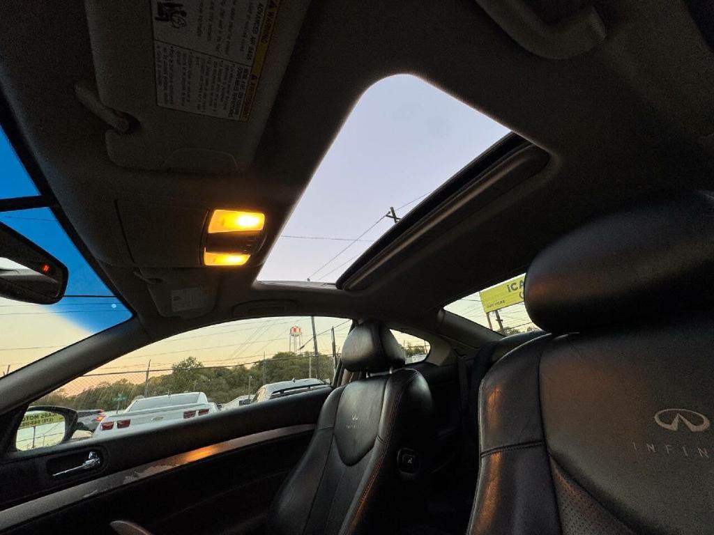2010 INFINITI G37 Image 30