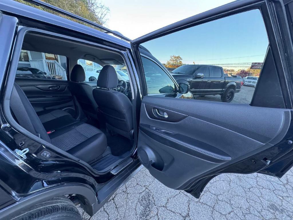 2018 Nissan Rogue Image 15