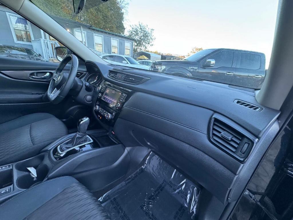 2018 Nissan Rogue Image 17