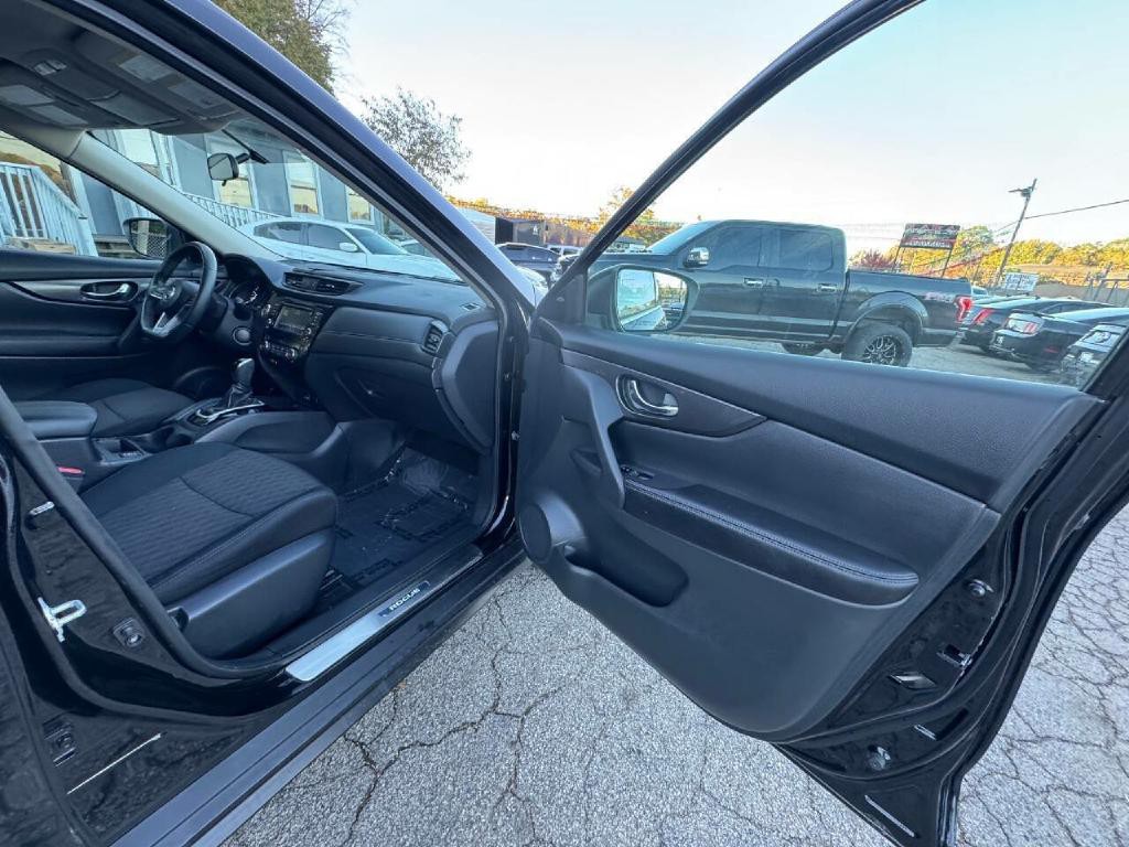 2018 Nissan Rogue Image 19