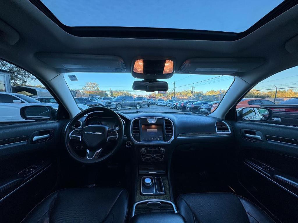 2016 Chrysler 300 Image 8