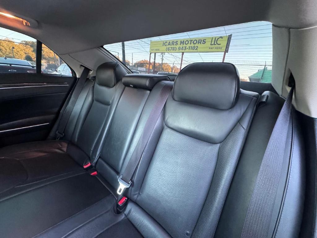 2016 Chrysler 300 Image 10