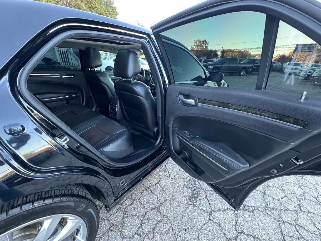 2016 Chrysler 300 Image 16