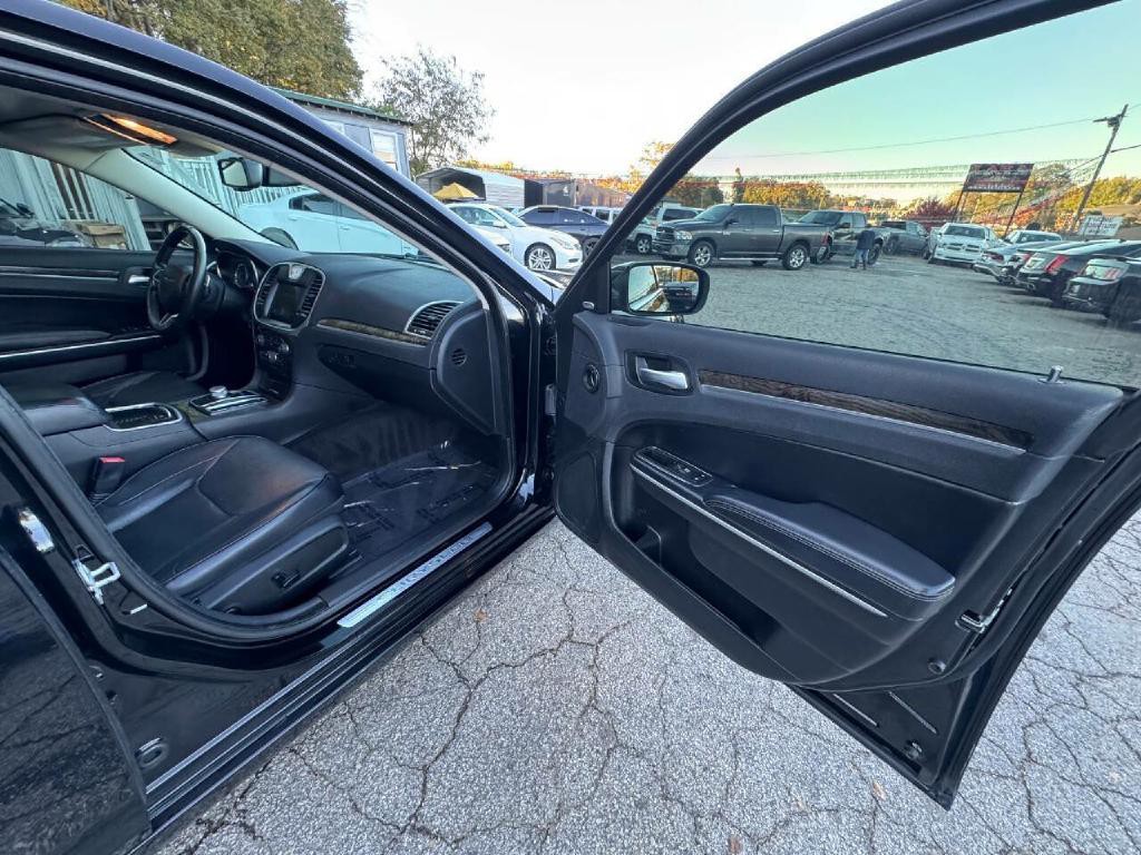 2016 Chrysler 300 Image 20