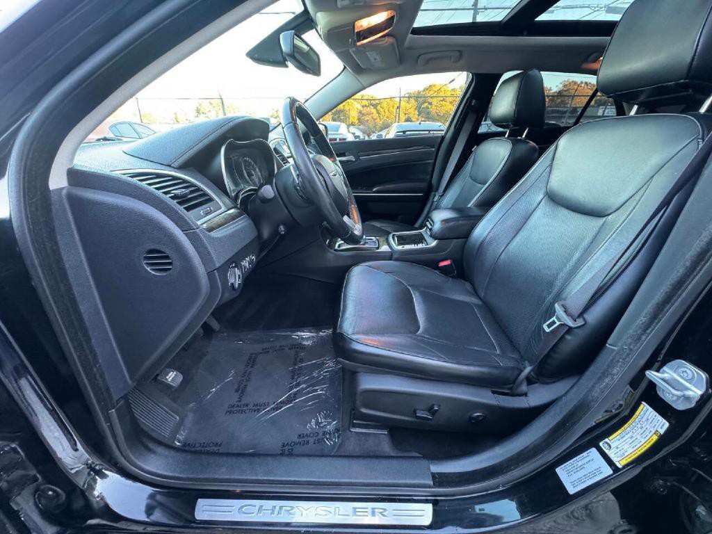 2016 Chrysler 300 Image 21