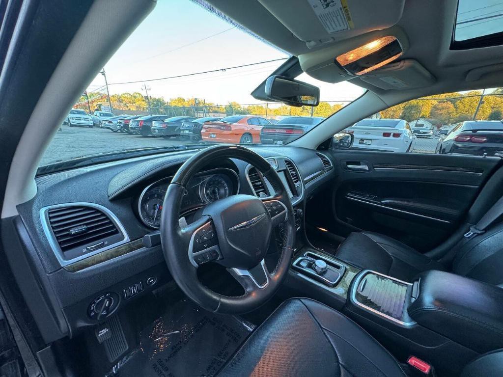 2016 Chrysler 300 Image 23