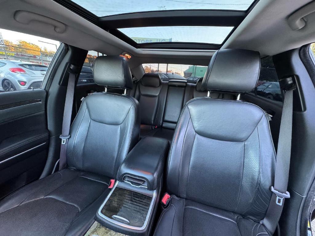 2016 Chrysler 300 Image 25