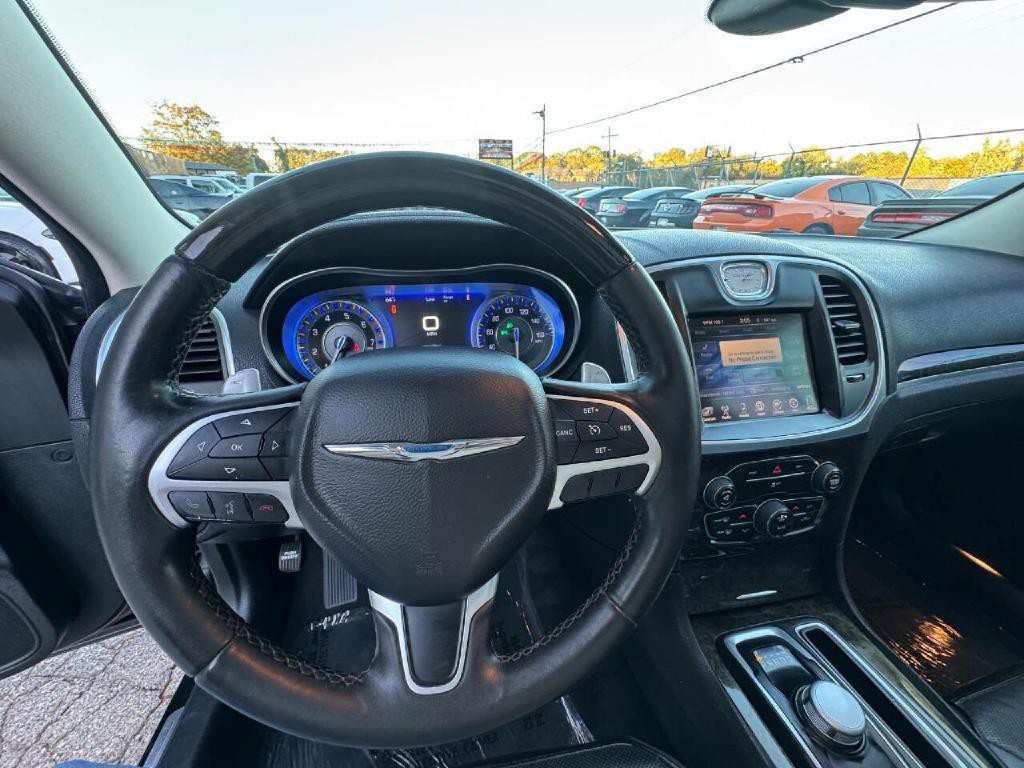 2016 Chrysler 300 Image 26