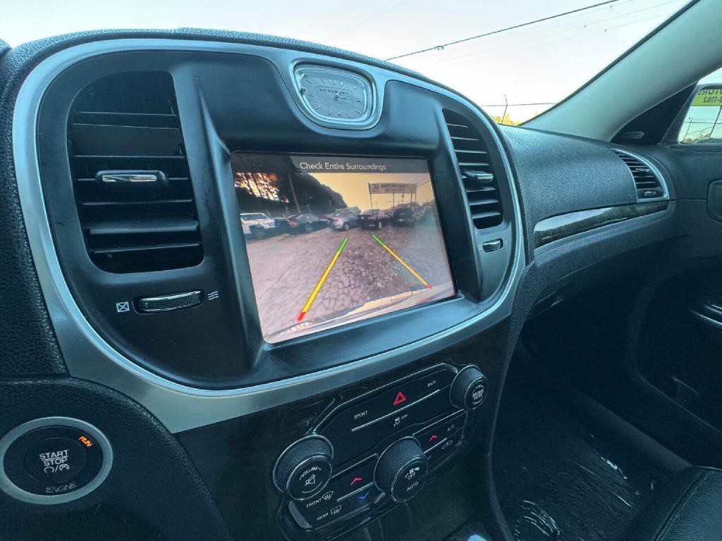 2016 Chrysler 300 Image 27