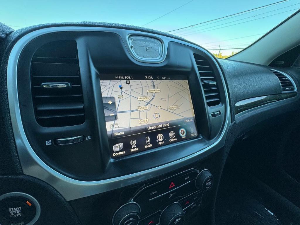 2016 Chrysler 300 Image 28