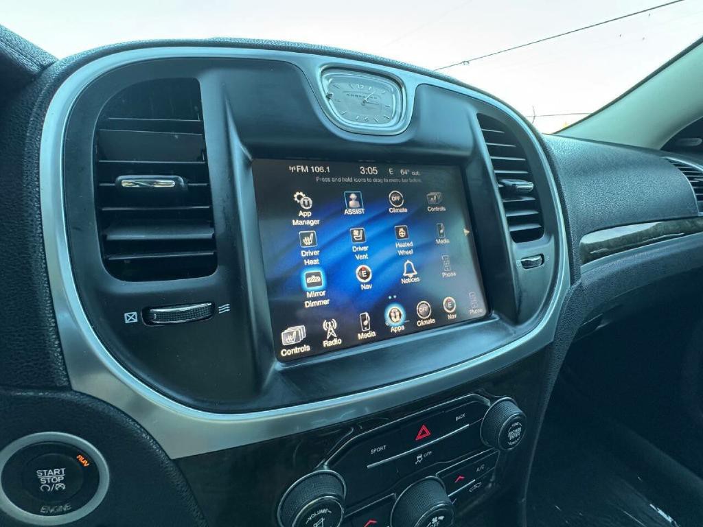 2016 Chrysler 300 Image 29