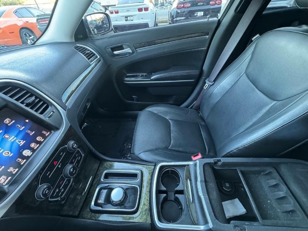 2016 Chrysler 300 Image 30