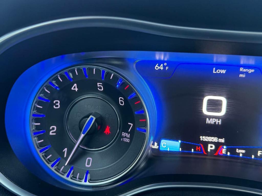 2016 Chrysler 300 Image 34