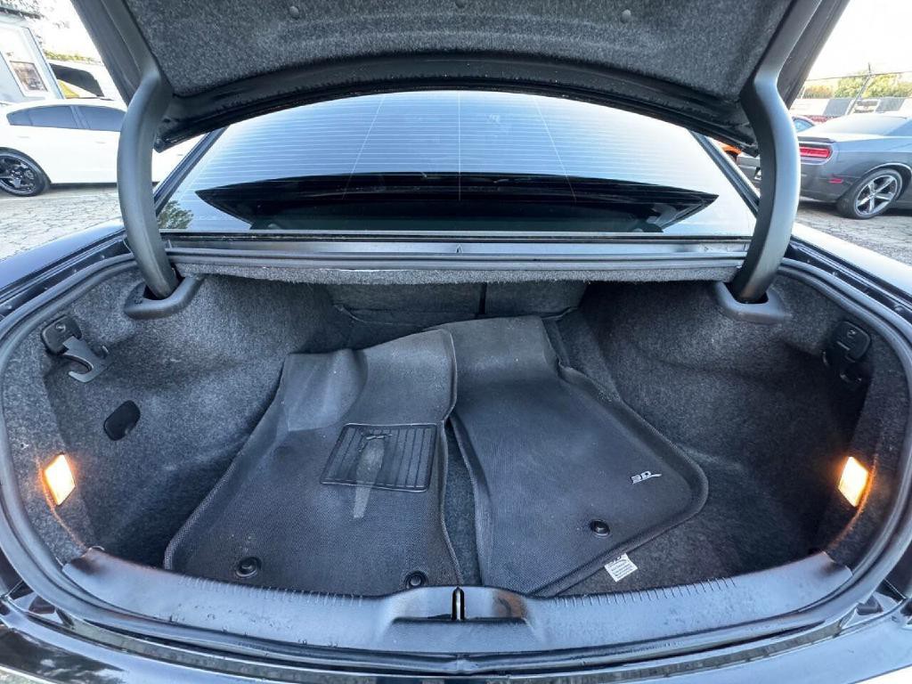 2016 Chrysler 300 Image 36