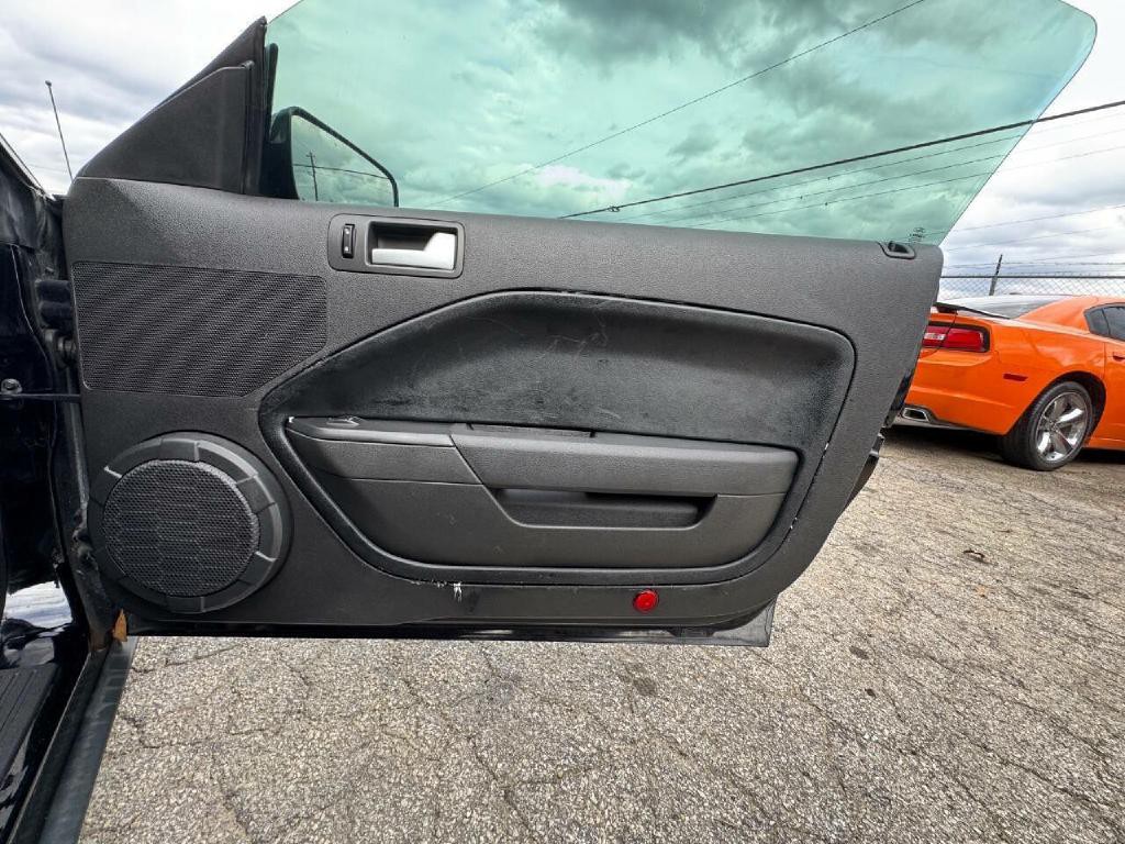 2006 Ford Mustang Image 17