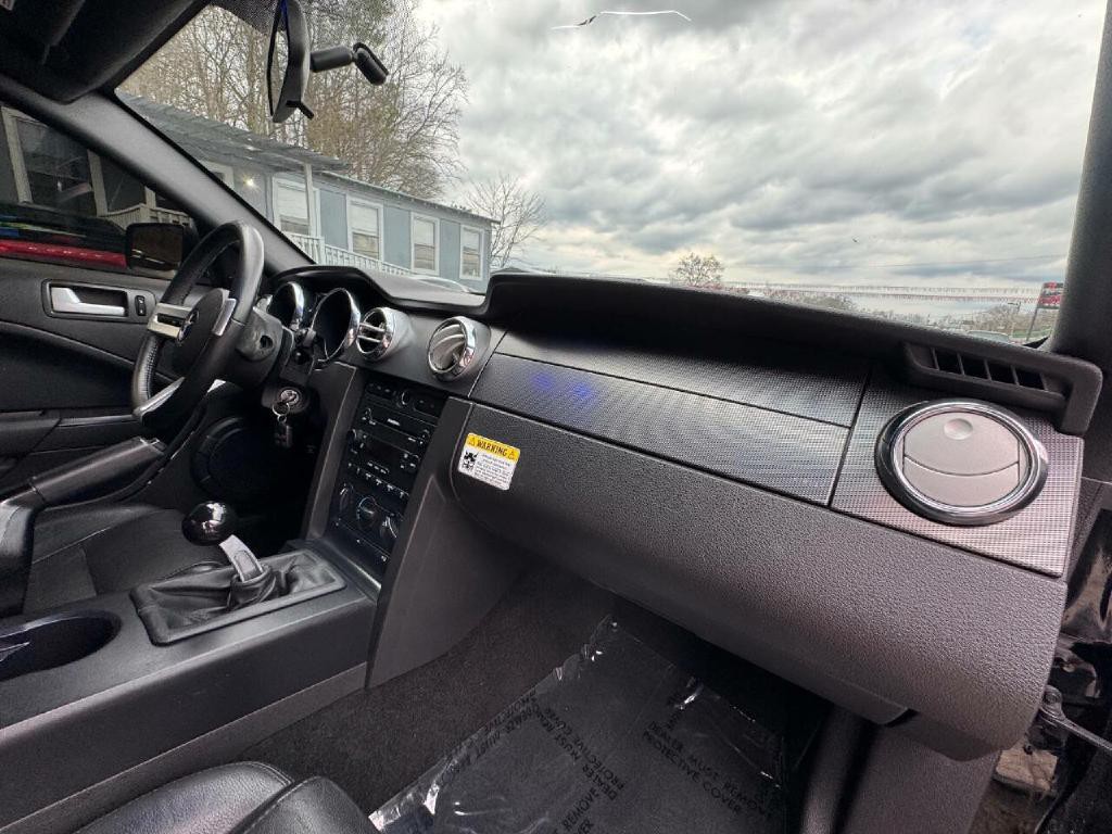 2006 Ford Mustang Image 18