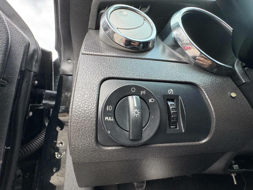 2006 Ford Mustang Image 30