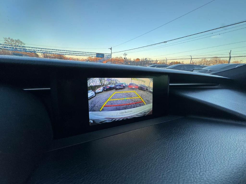 2015 Lexus RC F Image 24