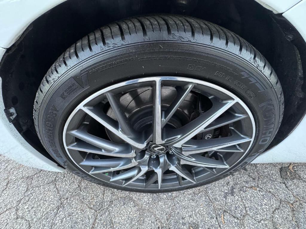 2015 Lexus RC F Image 34