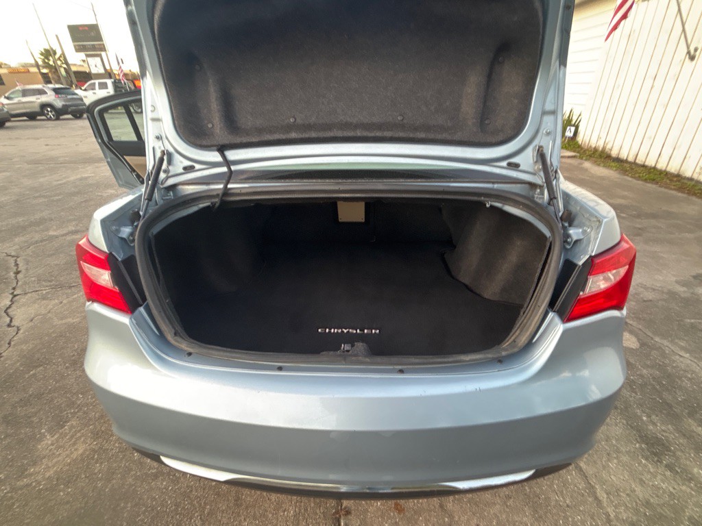2014 Chrysler 200 Image 5