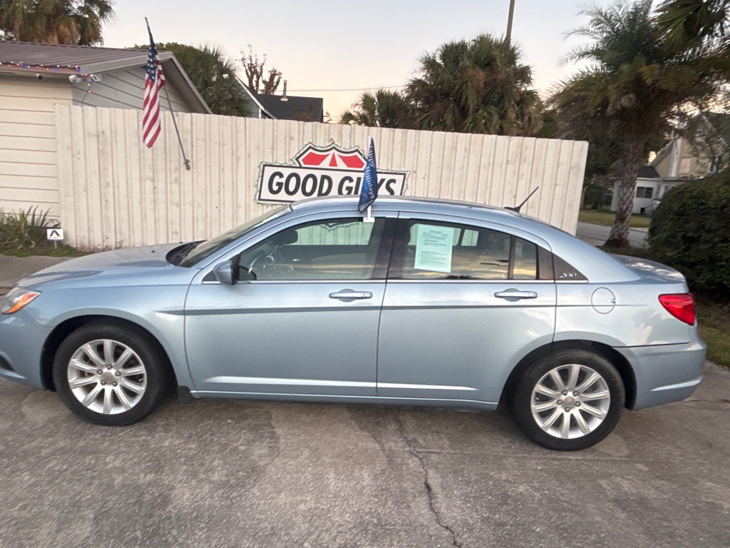 2014 Chrysler 200 Image 6