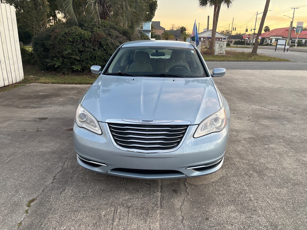 2014 Chrysler 200 Image 8