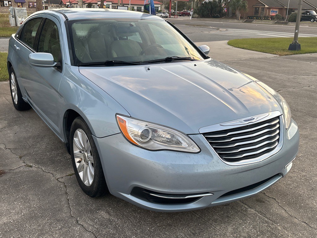 2014 Chrysler 200 Image 9