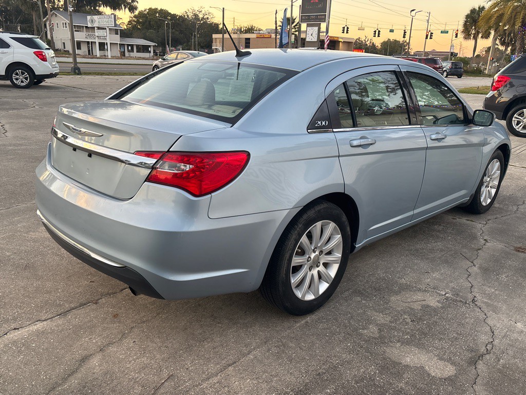2014 Chrysler 200 Image 11