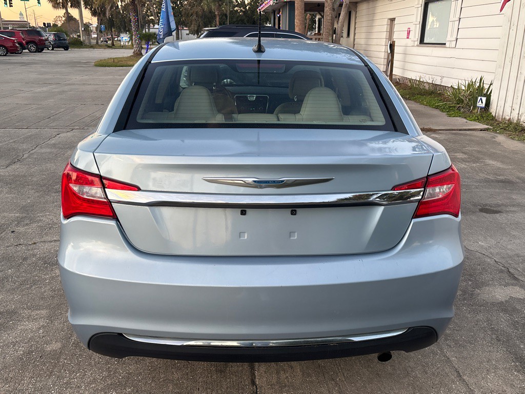 2014 Chrysler 200 Image 12
