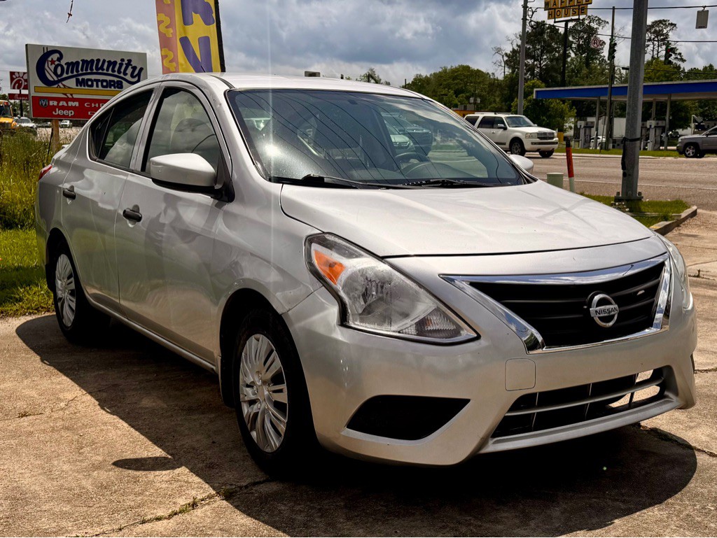 2019 Nissan Versa Image 2