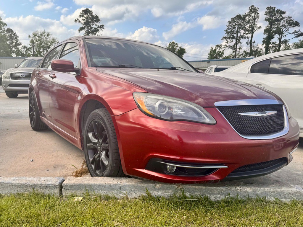 2014 Chrysler 200 Image 2