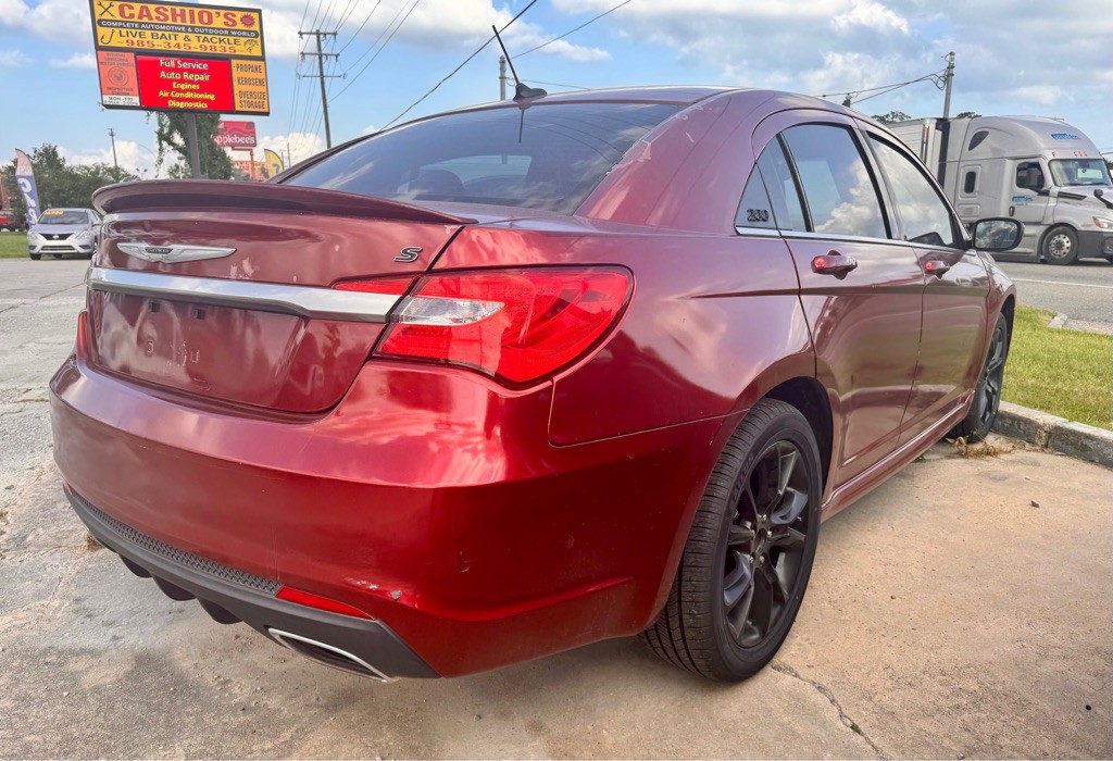 2014 Chrysler 200 Image 3