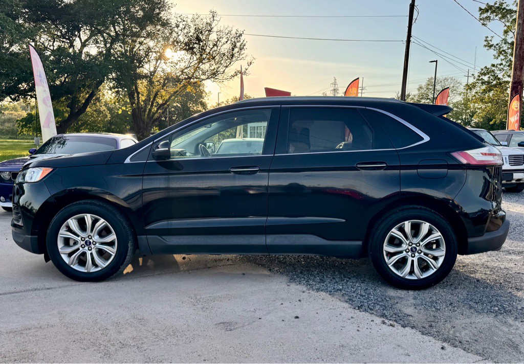 2020 Ford Edge Image 8