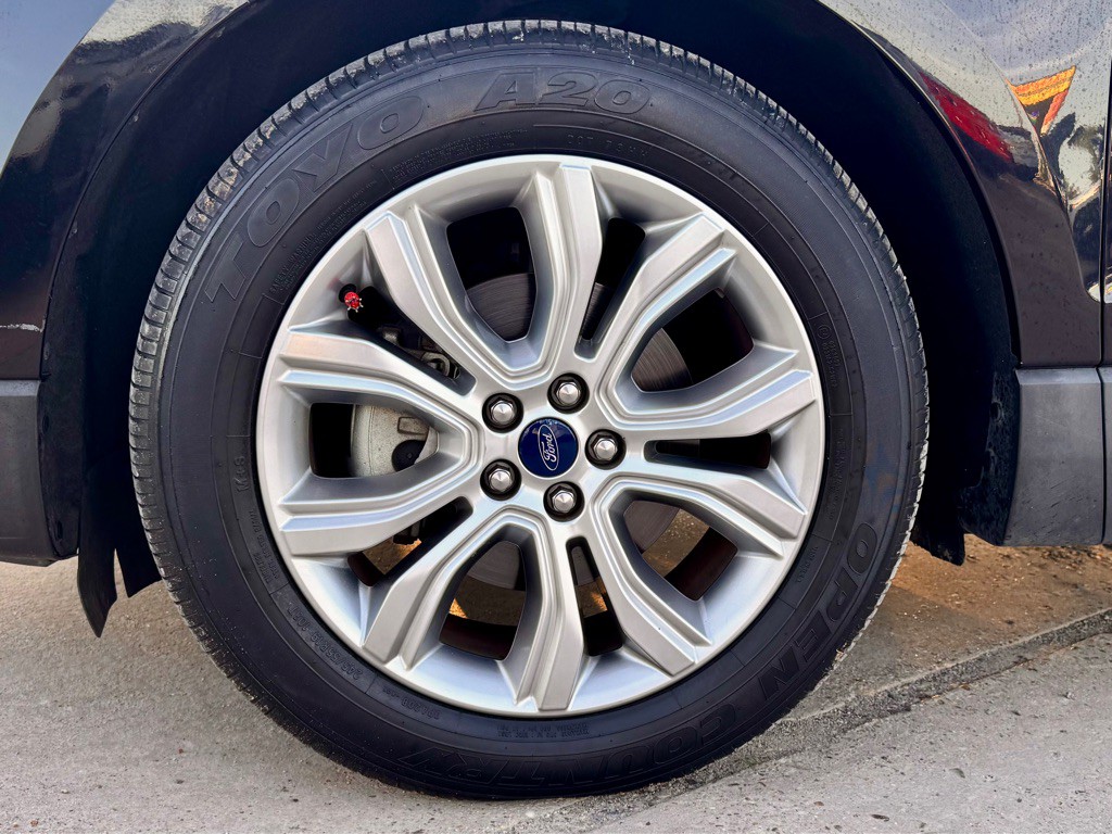 2020 Ford Edge Image 9