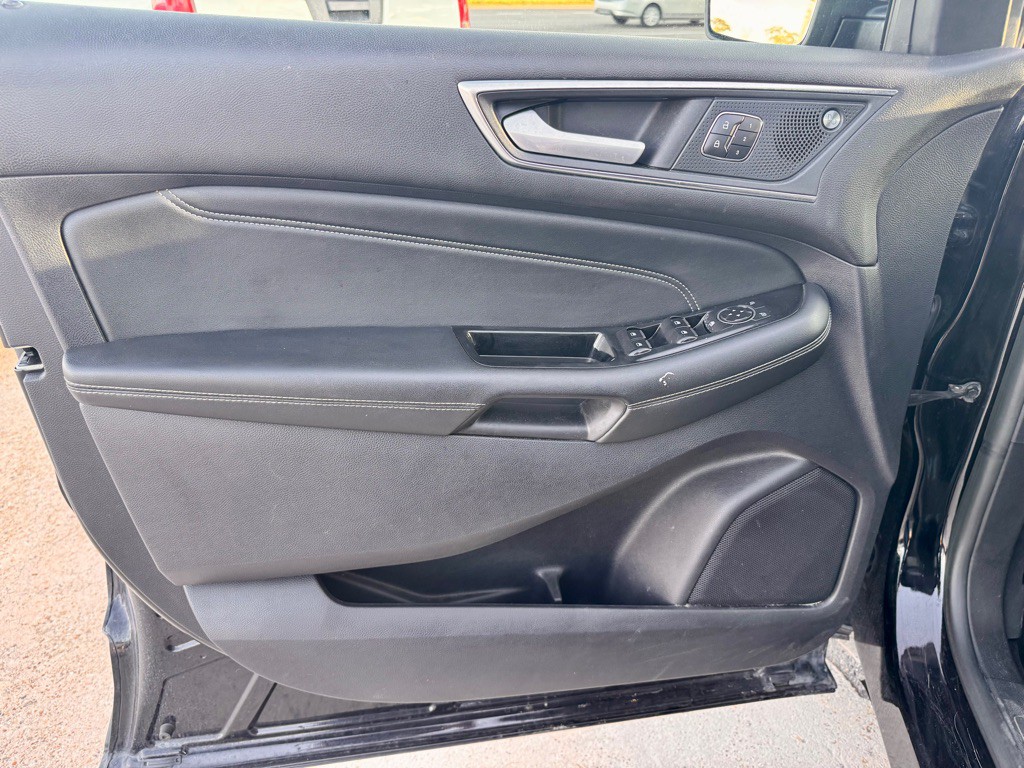 2020 Ford Edge Image 10