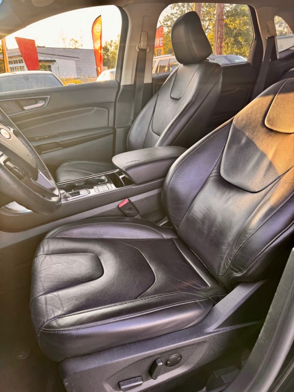 2020 Ford Edge Image 11