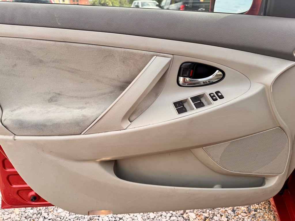 2011 Toyota Camry Image 10
